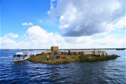  "Swimming island" of the Urus on Lake Titicaca 