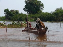  Fischer auf dem Tonle Sap See in Kambodscha 