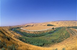  Grüne Ufer entlang des Jordanflusses 