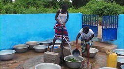  Grundwasserpumpe in der Elfenbeinküste 